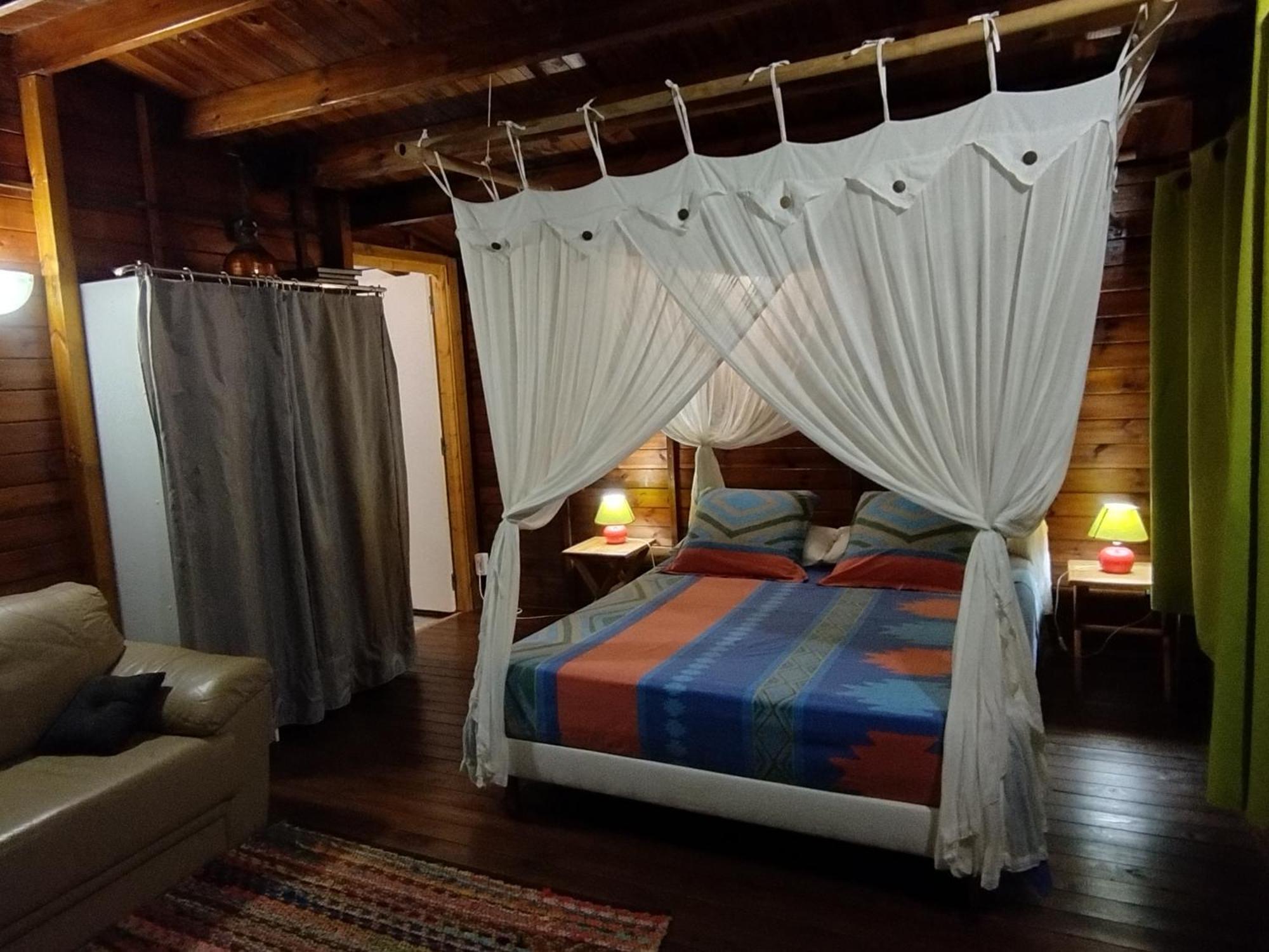 Insolite Arawakane Gites Du Manial Chalet 黑角 外观 照片